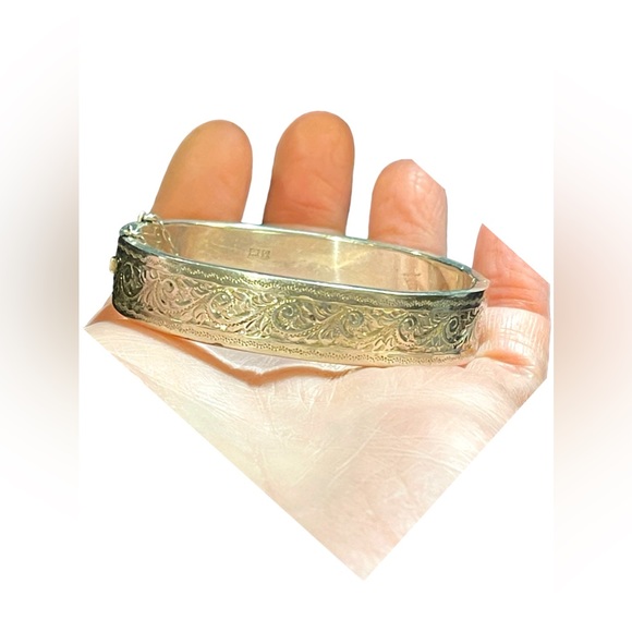 Antique Jewelry - Antique Sterling silver 925 Victorian etched bangle JG LTD Euro markings lion